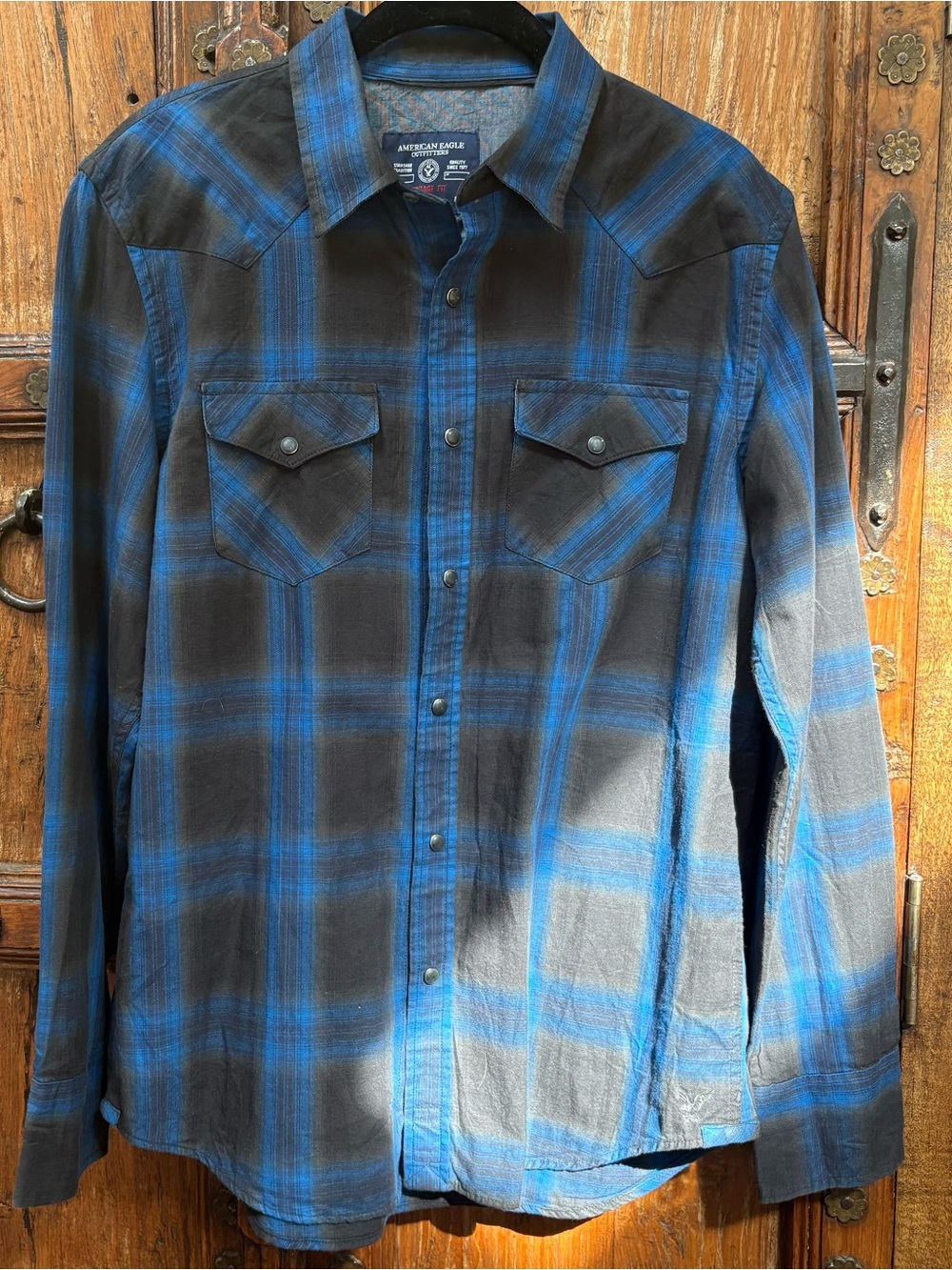 American Eagle Vintage Fit Blue & Black
Plaid Western Snap Shirt - Medium